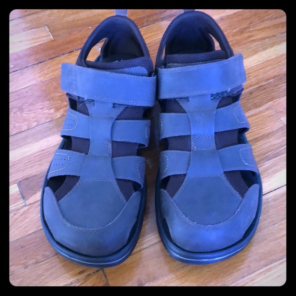 Rockport men’s sandals. Espresso brown leather.